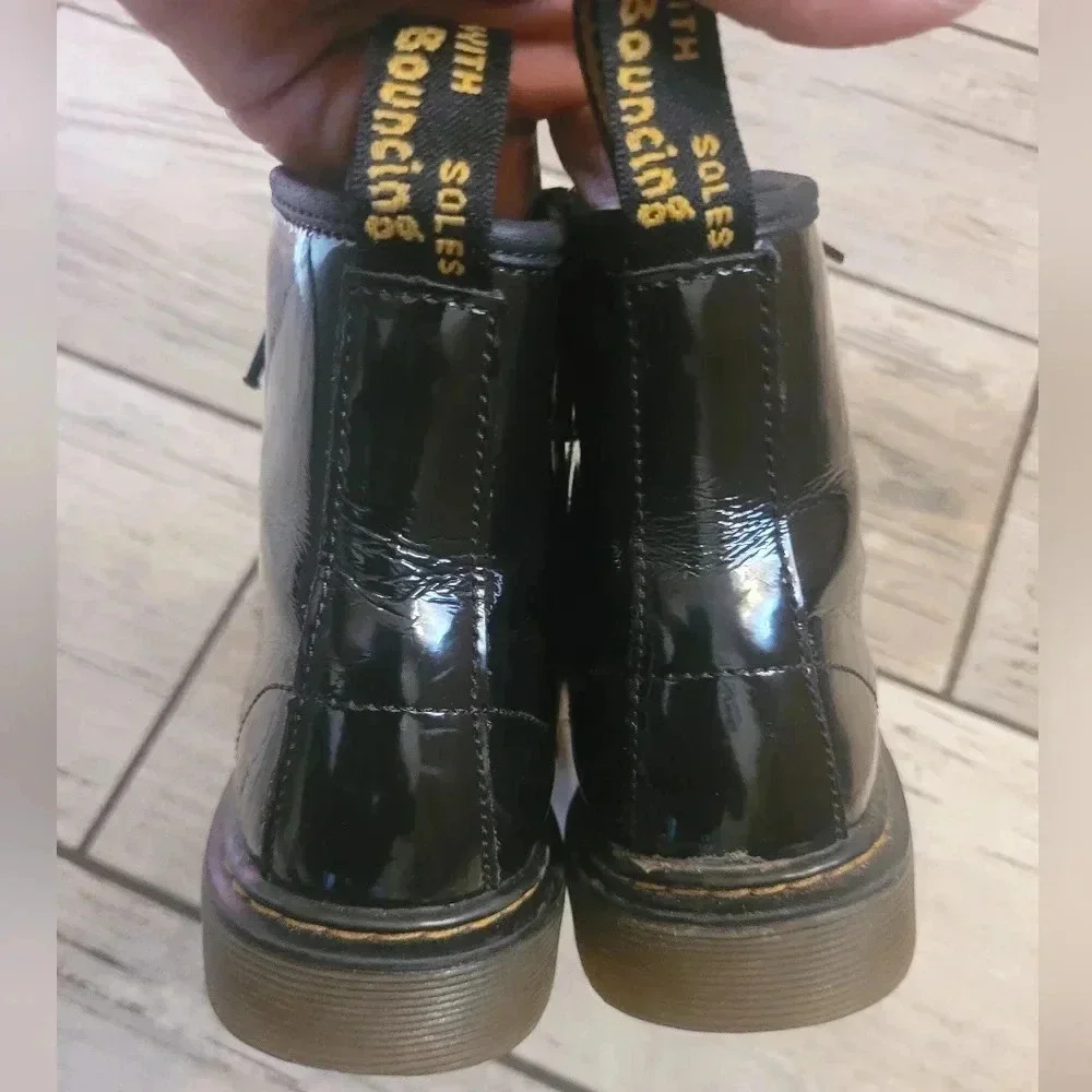 DR. MARTENS 1460 AirWair black patent leather 8 eye lace-up zipper boots Size 3